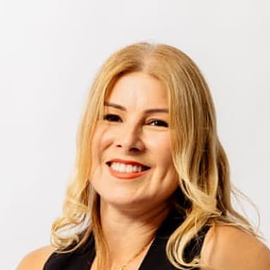 Retrato de Dra. Valdirene Mello, Fisioterapeuta